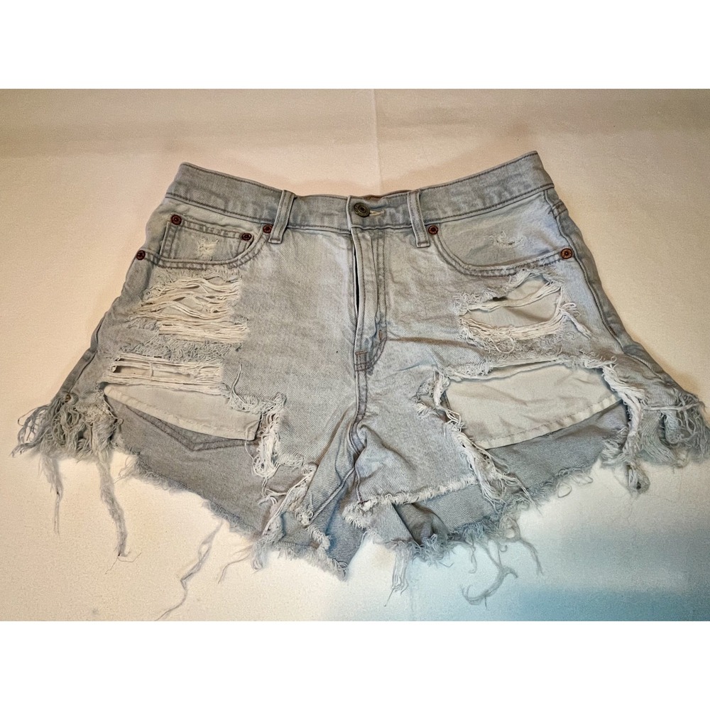 American Eagle Strigid Distressed 90's Boyfriend Denim Shorts Light Wash size 6
